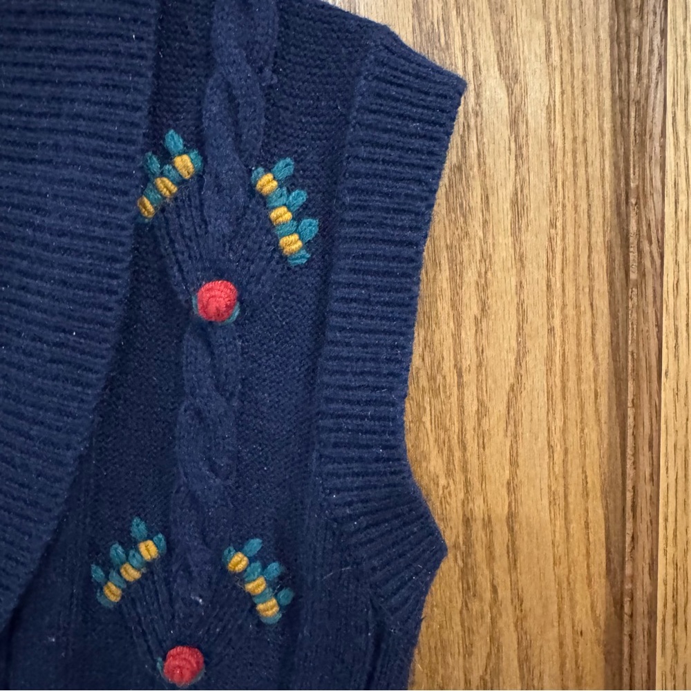 Vintage Petite Concept by Devon Embroidered Cable Knit Sweater Vest PM - Picture 6 of 8